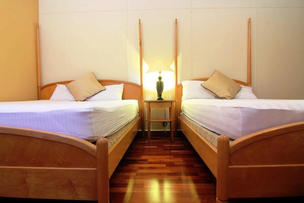 Red Inn Heritage Guest House 乔治敦 外观 照片