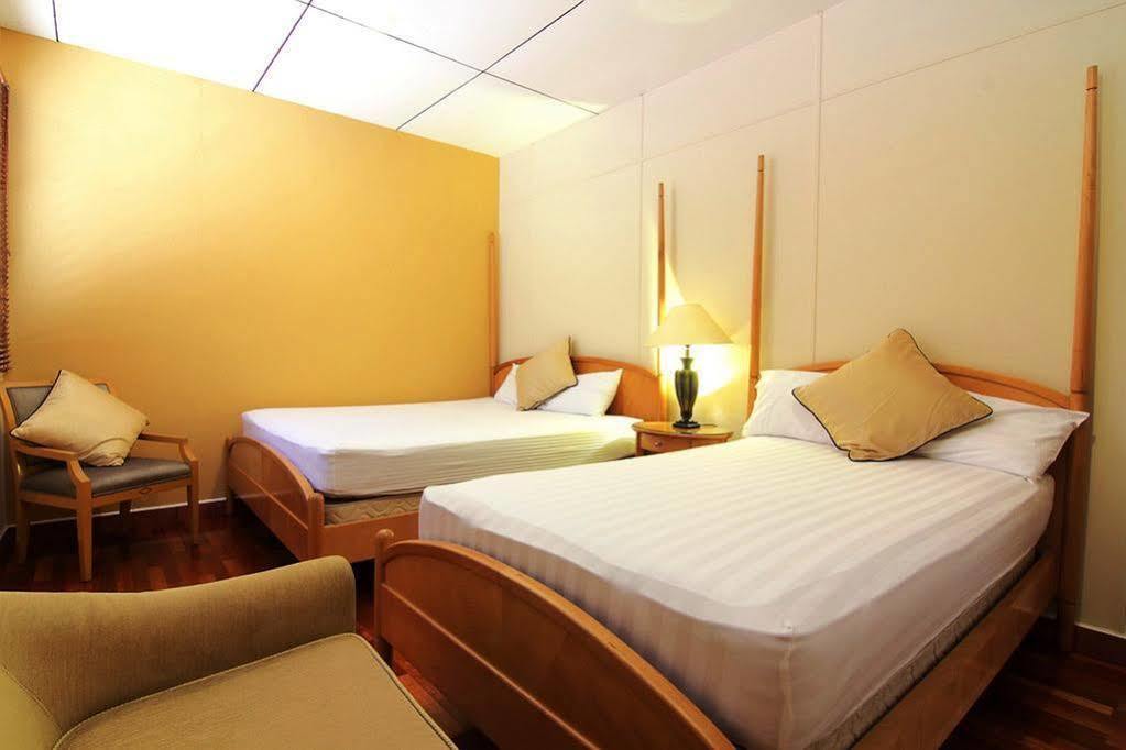 Red Inn Heritage Guest House 乔治敦 外观 照片