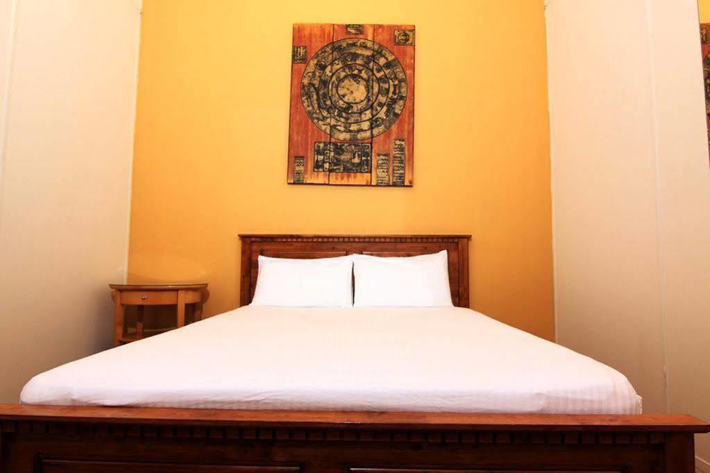 Red Inn Heritage Guest House 乔治敦 外观 照片